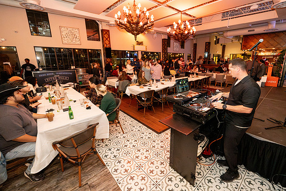 06dec24_©RPeña_TaurusChristmas-1
